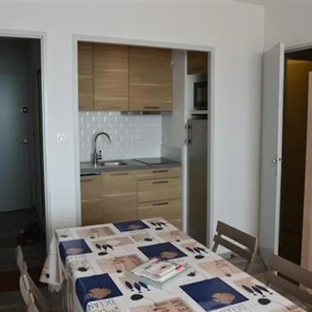 Superbe T2 Face A St Gilles Avec Wifi, Parking Prive Et Acces Direct A La - Fr-1-324-233 * Сен-Жиль-Круа-де-Ви